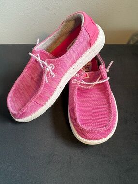EUC size 3 Wendy Hey Dude hot pink